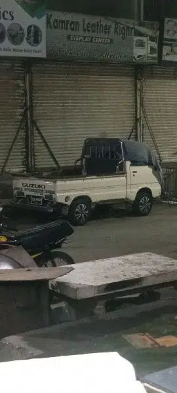 Movers and Packers pick up Suzuki with loading unloading 