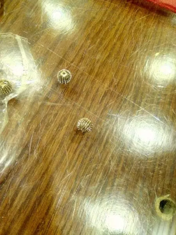 hand Meath korry ki antic color ki bols hy 100 pecs