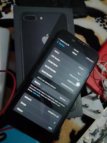 ايفون 8 بلس لون اسود