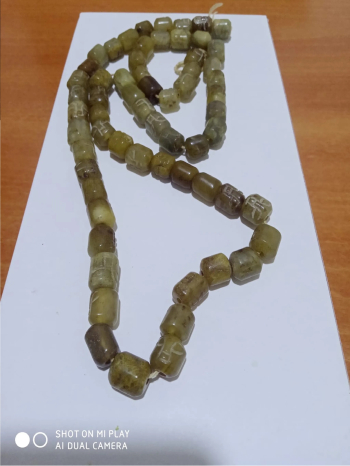 قلادة مصنوعه من حجرالنبي سليمان عمرها اكثر من ثلاثمائة عام وتصلح أيضا سبحه للرجال 