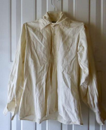 VINTAGE 70’s Colonial Style Cream Muslin Cotton Fabric Hippie Boho Style Woman’s Top Shirt In A Size Medium- Otavalo Imports in Taylorsville, Utah