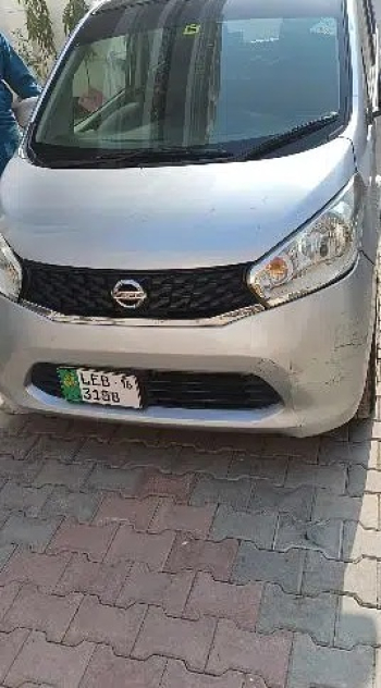 Nisan Days 13/16 Orignal condition no accident engine is excelent. .