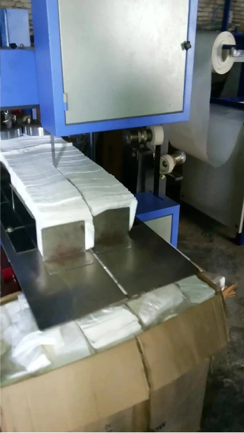 ماكينة طي المناديل الورقية بشكل مربع