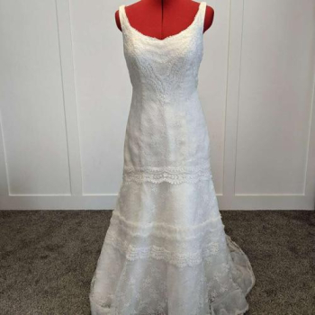 Beautiful Mermaid/Trumpet Style Wedding Dress in Rigby, Idaho