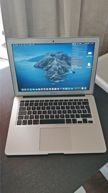 MacBook Air mid 2012 with apple mouse in good condition with only 154 battery charge cycles