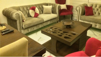 طقم لقطة بي لون متميز تفخيم فضي شبه جديد كامل مودرن متكامل بسعر مغري جداً جد