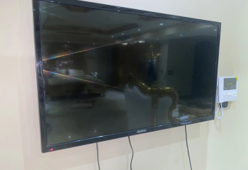 Symphony 42 inch flat screen tv Like new Mint condition