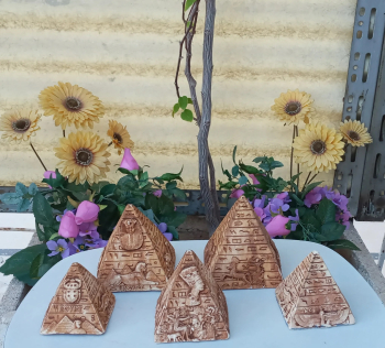 هرم مصري تحفة أثرية