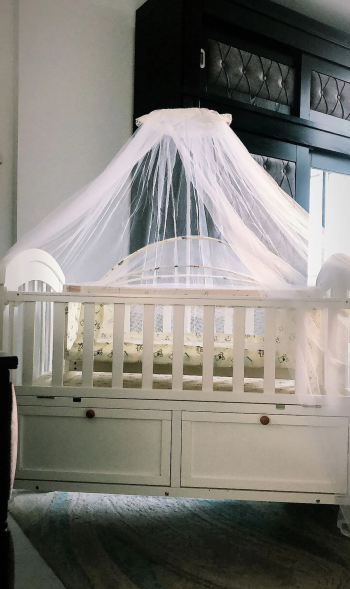 Baby crib / baby cot