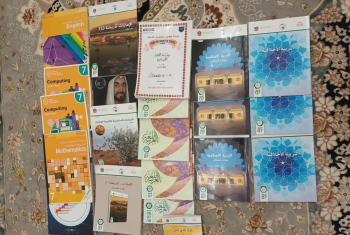 كتب صف سابع و صف ثامن وزاري كامله وجديده قابل للتفاوض وبعض الكتب الأخرى والقصص