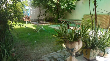 Hostel me Roti ka Qarigar bnda chahye