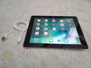 Ipad 4 - 64 gb with WiFi and FaceTime for Sale neat and clean condition