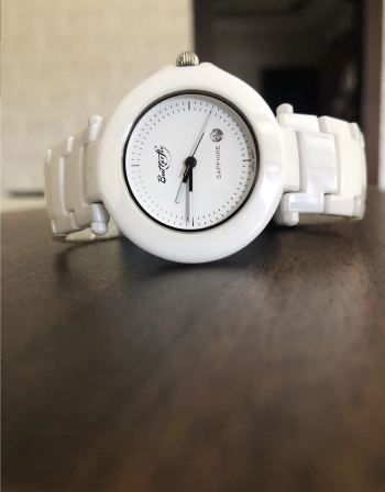 ساعة نسائية من السيراميك