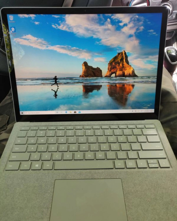Microsoft Surface Laptop 2 Core i7 8thGen 16GB / 512GB Touch