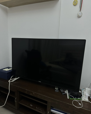 تلفاز 55 بوصة استعمال خفيف جداً .