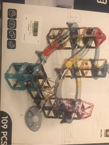 لعبة التركيب والكرات والسباق كما هو موضح