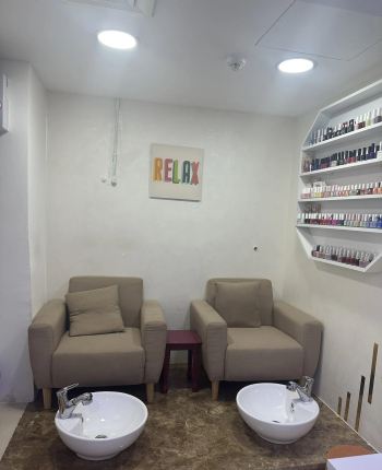 صالون للبيع