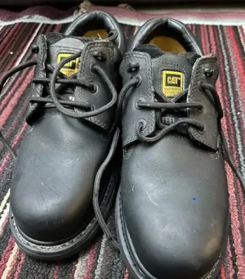 حذاء سيفتى كالجديد ماركة كاتر بيلار أصلى للبيع
