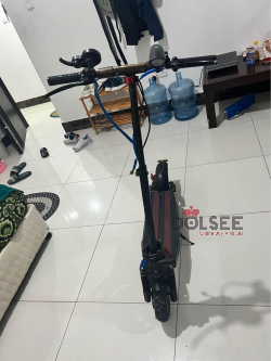 E10 electric scooter-
