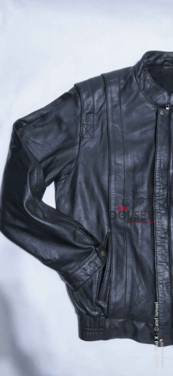 جاكيت جلد طبيعي فرنسا مقاس ميديام يشبه الجديد بحاله جيده عرض الصدر ٥٧سم اسود