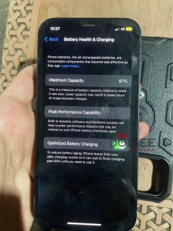 ايفون ١٢ يشبه الجديد مساحه ٦٤