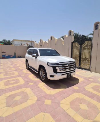 سيارة لاند كروزر للبيع