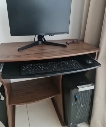 Dell desktop, Samsung monitor and HP keyboard