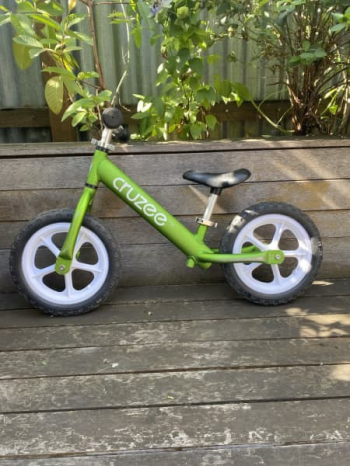 Cruzee green balance bike
