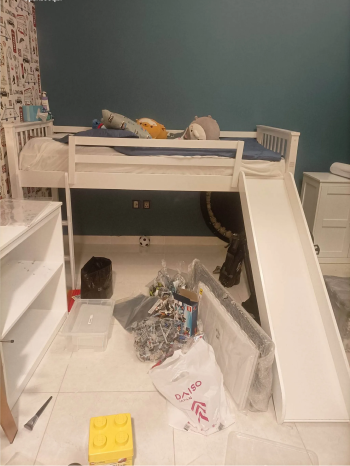 kids bedroom for 1200 aed only including matress