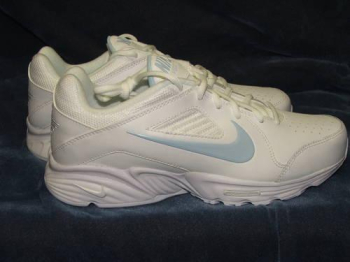 Nike View III Women's Walk, Run, Work Athletic Shoe White Sizes 6.5,7 for sale in Greenville, South Carolina
