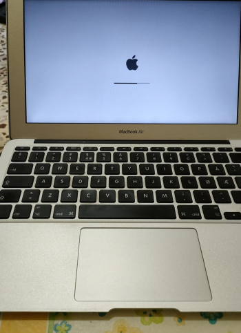 للبيع ماكMacBook Air (11-inch, L