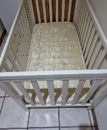 سرير اطفال بيبي خشبي مع فرشته