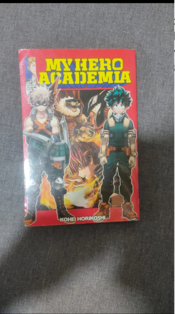 كتاب My hero academia للبيع