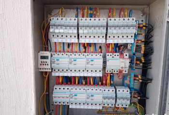 خدمات الصيانة الكهربائية والسباكة