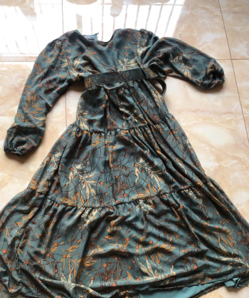 فستان شبه جديد صنع في تركيا