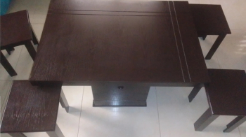 طاولة كبيره +4 طاولات بحالة ممتازة وجارور