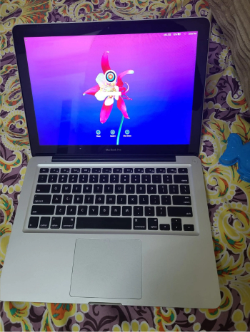Macbook pro personal use Cor i 5 Ram 8 HDD 500