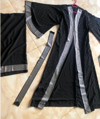 عبايه مع شاب ومع ربطه عالخصر كتير مرتب الصنع في مصر