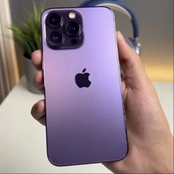 ايفون ١٤ برو ماكس استعمال خفيف جدا لسه في الضمان معاه حاجته