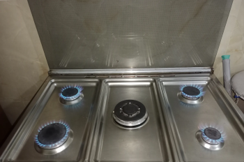 بوتجاز مع فرن و أنبوبة غاز ومنظم للبيع