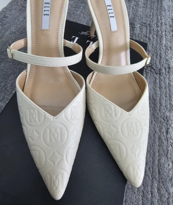 حذاء ابيض اوف وايت ذو كعب