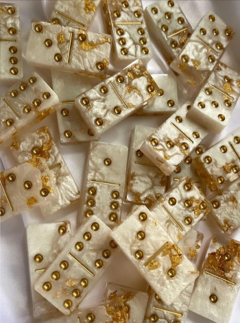 دومينو مصنوع بالكامل من الريزن