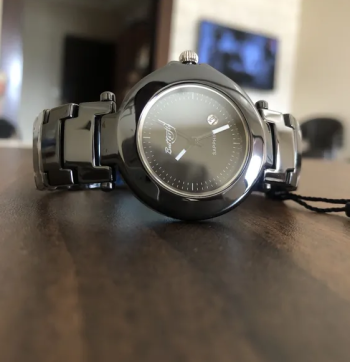 ساعة نسائية مميزة من الحجر الصيني