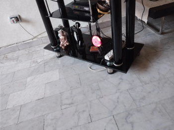 طاولة تلفزيون زجاجية