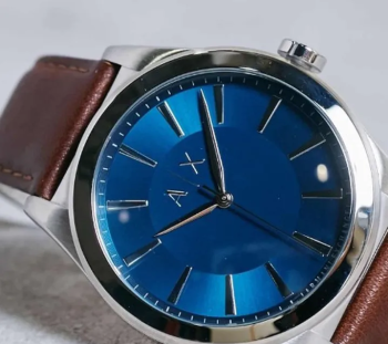 ساعة Armani exchange Ax(AX2324)اصليةجديدة تقريبا و السعر ااقل من اي حتة تانية !! لسرعة البيع.