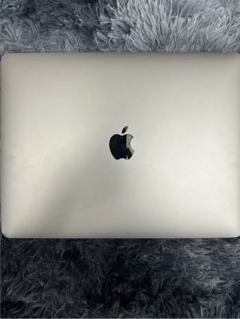 Macbook air barley used M1 2020