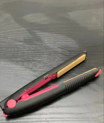 سراميك للشعر صغير عملي للشنطه شريته ب 300 د واستعمال شهر للبيع 100 د فقط