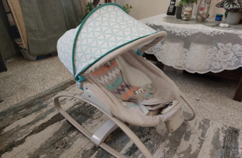 Baby rocker with vibration and music كرسي هزاز للبيبي