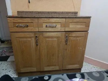للبيع مطبخ ٥ قطع خشب طبيعي بالكامل