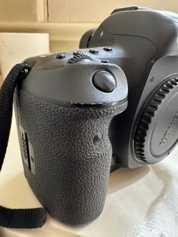 USED - Canon 5d mark iv in Pasadena, California